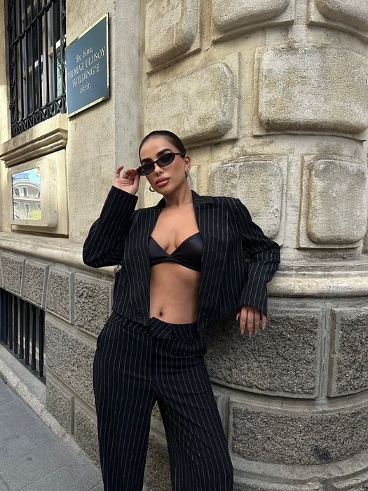 Сет подходящ за офис стил наличен в размер М