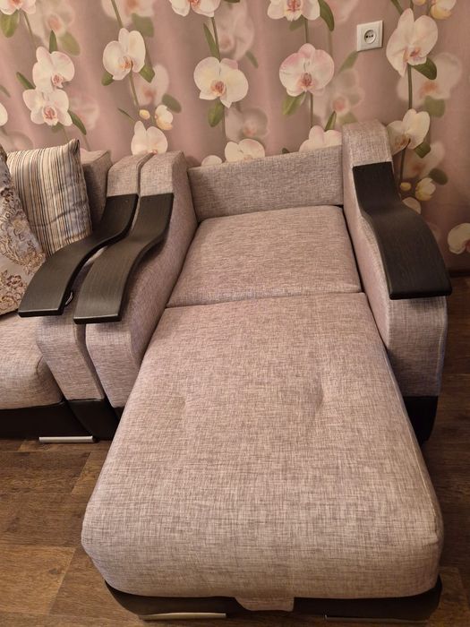 Продам диван и два кресла