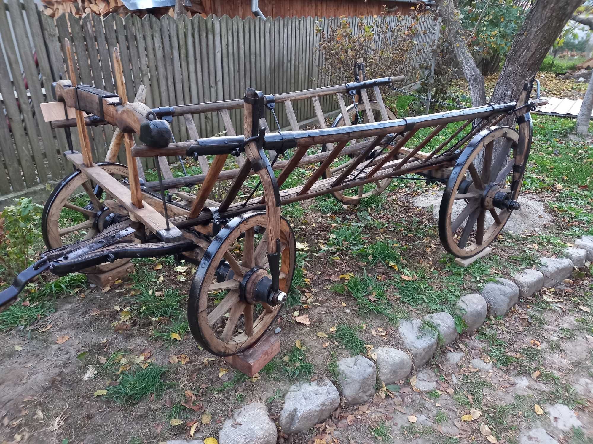 Car Rustic din lemn vechi, complet, recondiționat, decor grădină.