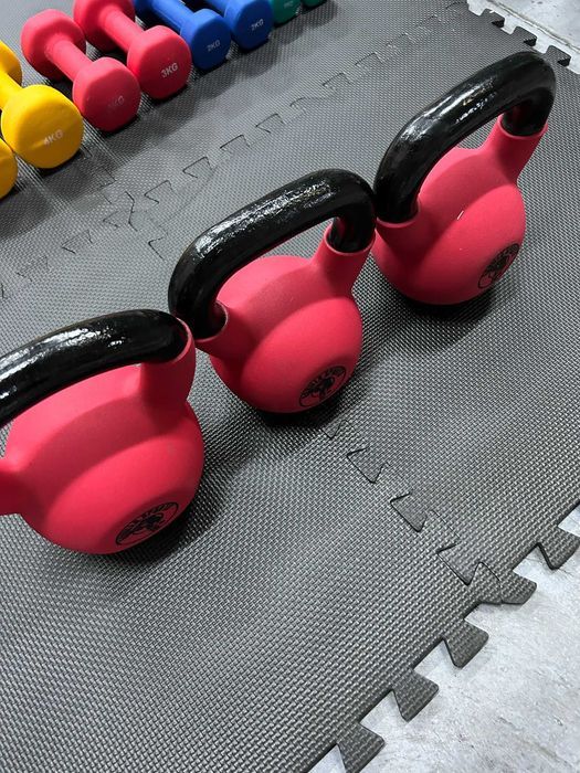 Pachet Kettlebell de fier, acoperit - 42 KG: 12 + 14 + 16 KG