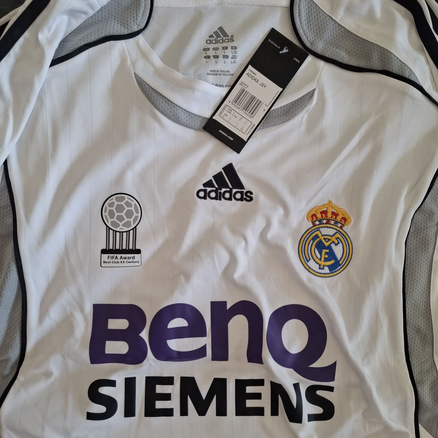 ADIDAS ретро тениска на Real Madrid НОВА