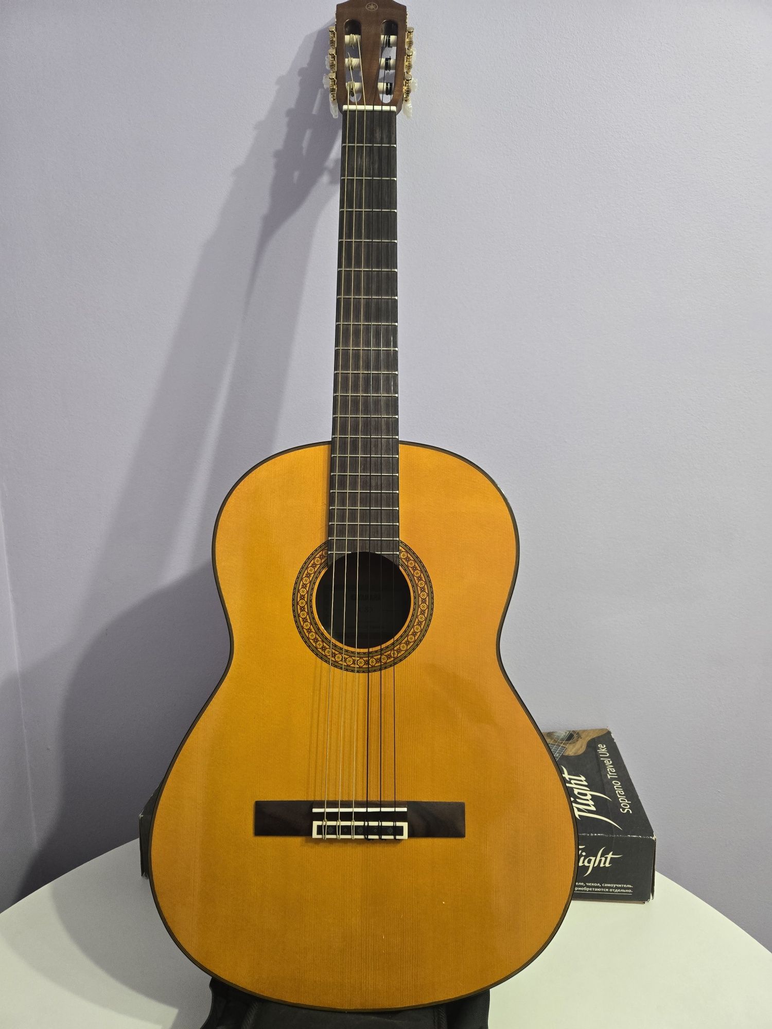Гитара Yamaha C80 почти новая педаль в подарок. Торг уместен