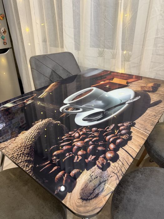 Кухонный стол стеклянный . Самовывоз ,  торг.