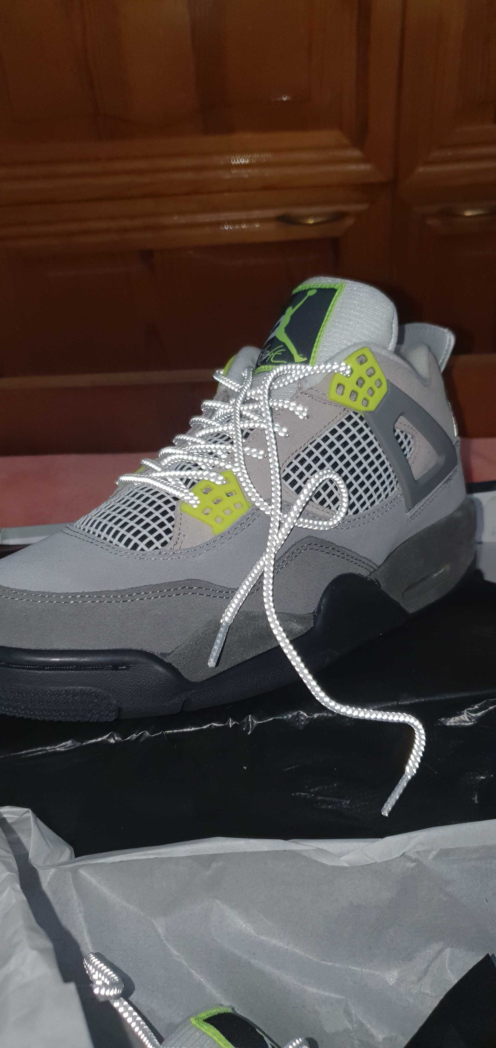 Air Jordan 4 Retro neon grey volt-wolf grey