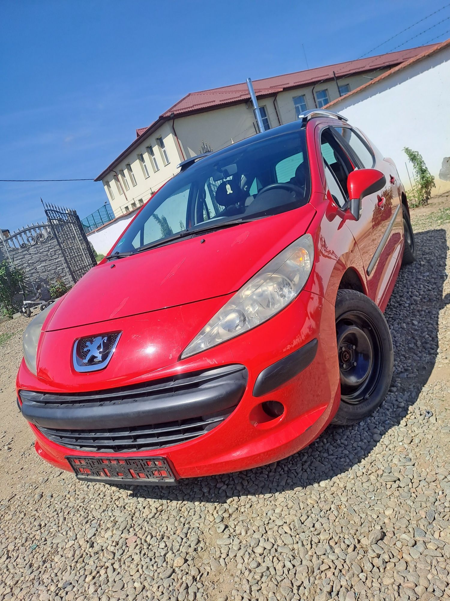 Dezmembrez Peugeot 207 2009 motor 1.6 HDI motorul se da cu proba