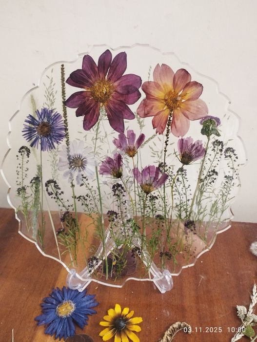 Панно картина из эпоксидной смолы с сухоцветами