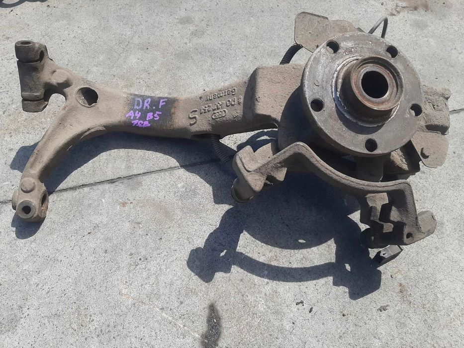 fuzeta dreapta fata audi a4 b5 1.6b 8d0407258