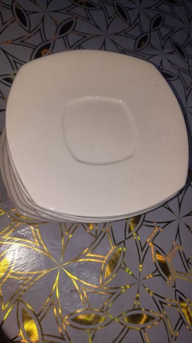 Продам тарелки белые ,новые 13 штук по 700 тенге