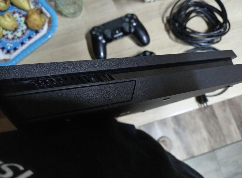 PlayStation 4  Merge perfect îl vând pentru că plec în  altă țară