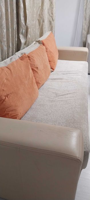 Vand canapea,stare buna,extensibila ,dimensiuni 150 cm × 200cm