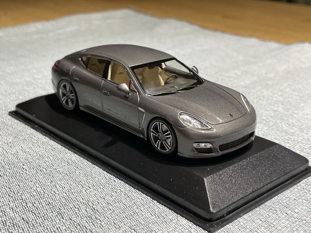 1:43 Porsche Panamera Turbo S 970 - Minichamps Dealer edition