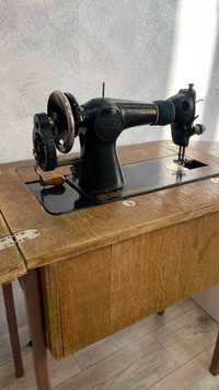 Ручная швейная машинка СССР