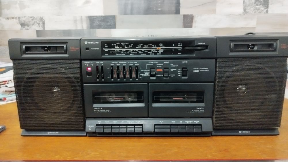 Два касетофона Sharp и Hitachi