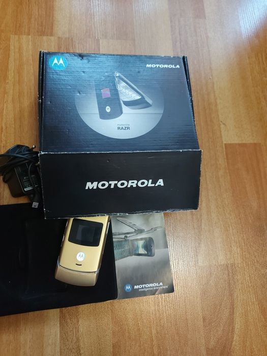 Телефон Motorola V3