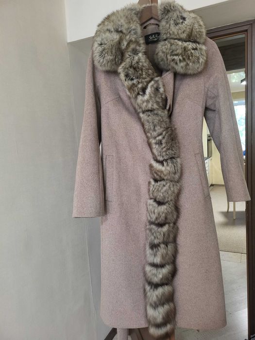 Продам итальянское пальто зимние, в отличном состоянии.