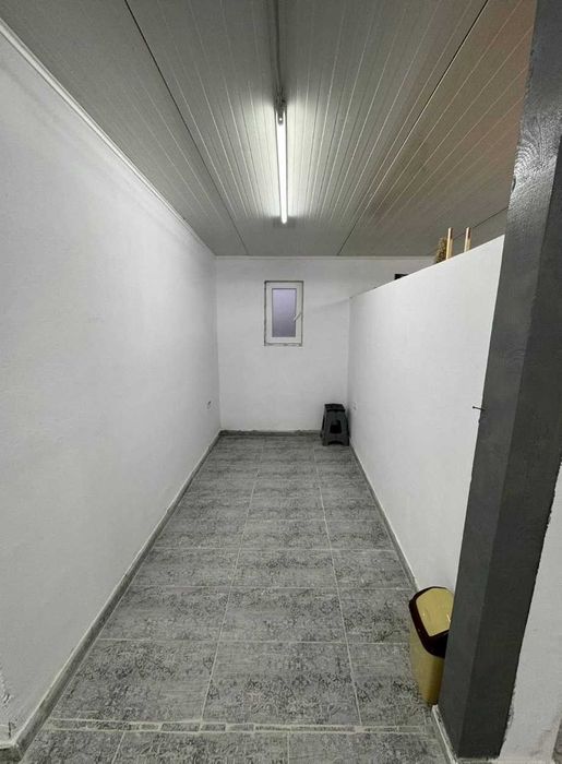 Inchiriez spatiu - salon