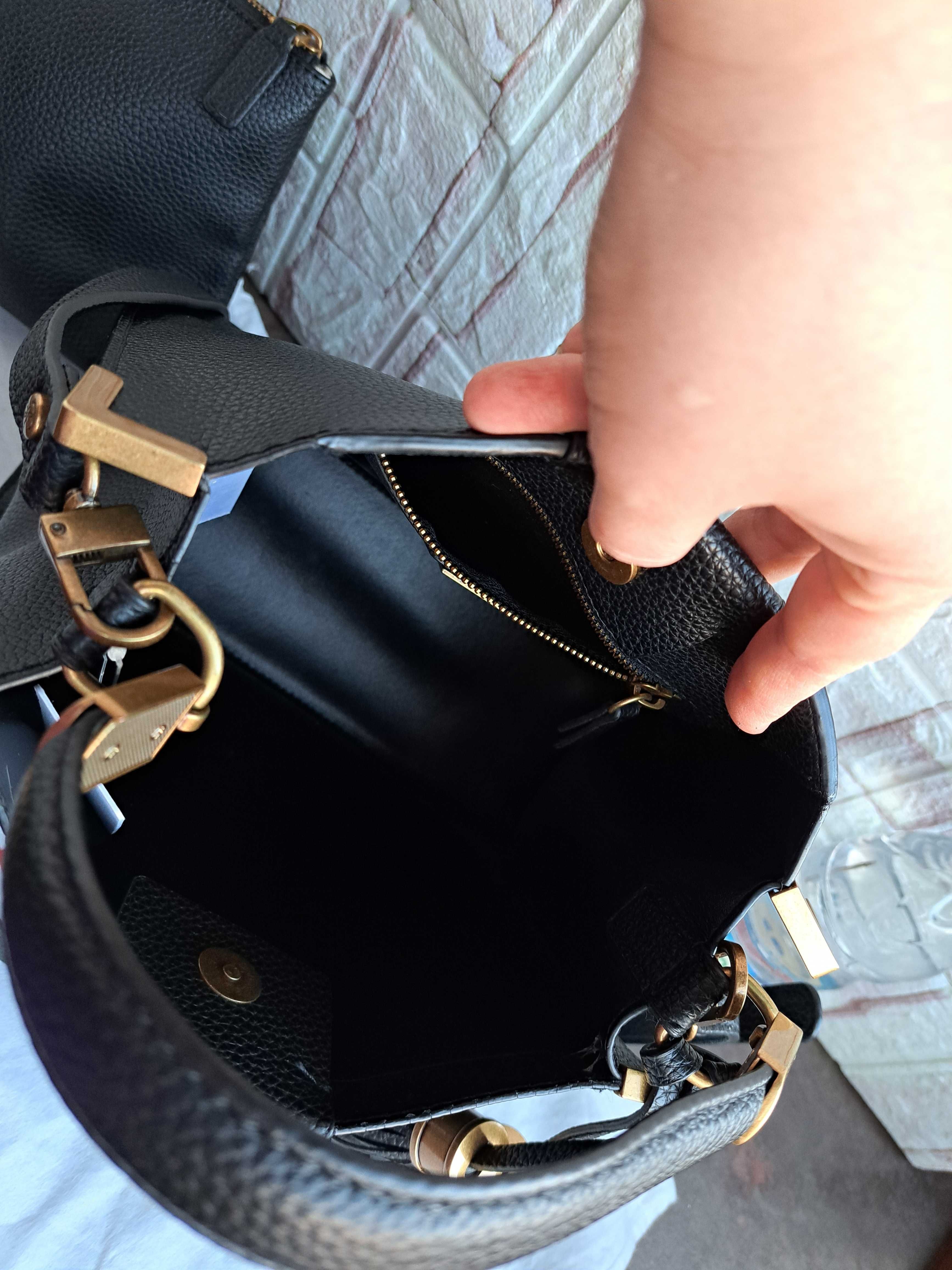 Guess-Нова черна чанта с пискюли