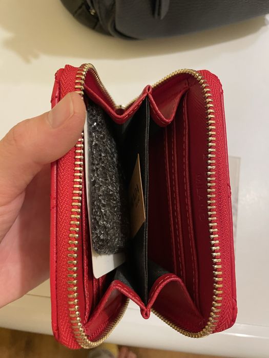 Портмоне Prada в червено