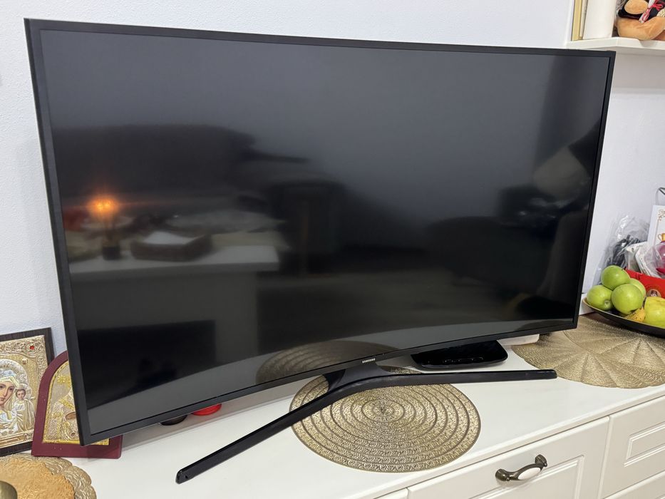 Televizor Smart Samsung Curved