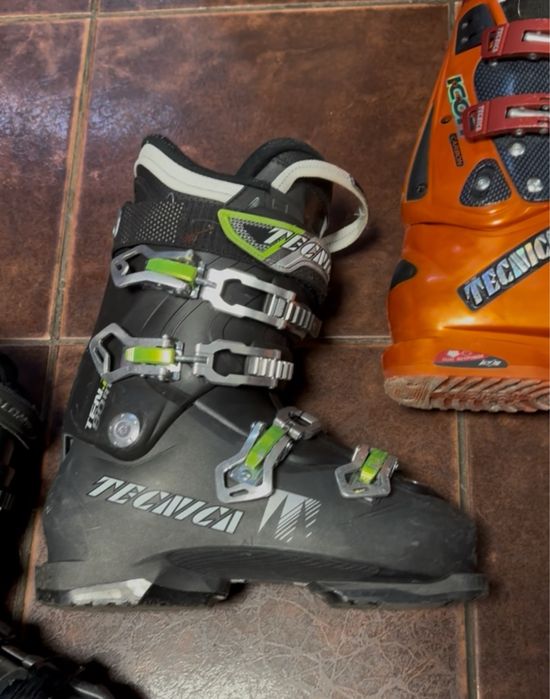 Schiuri-clāpari-patine-manusi.