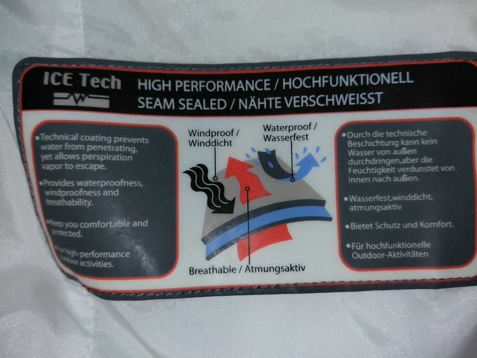 Женско яке. Размер 44 чисто бяло  защита от вятър и вода