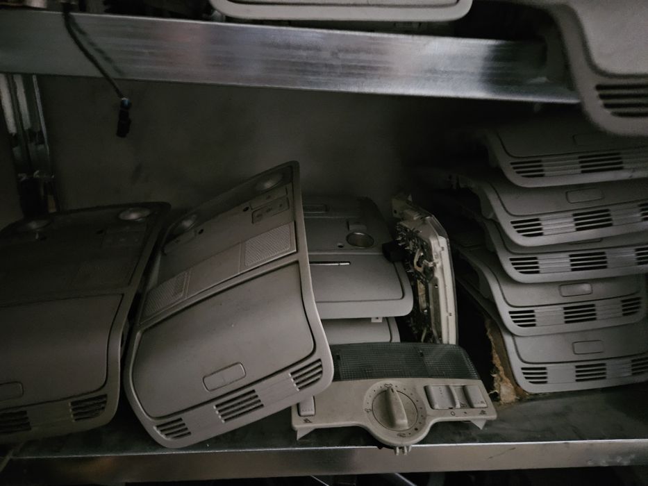 plafoniera passat b6 avem si cu buton trapa