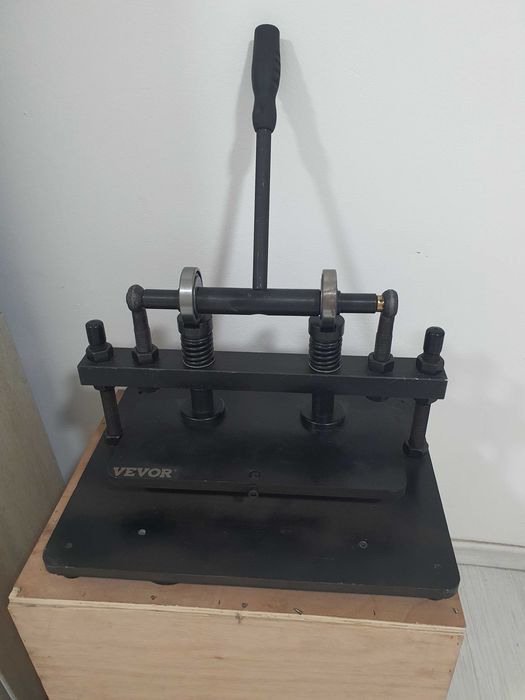Presa Vevor pentru taiat piele