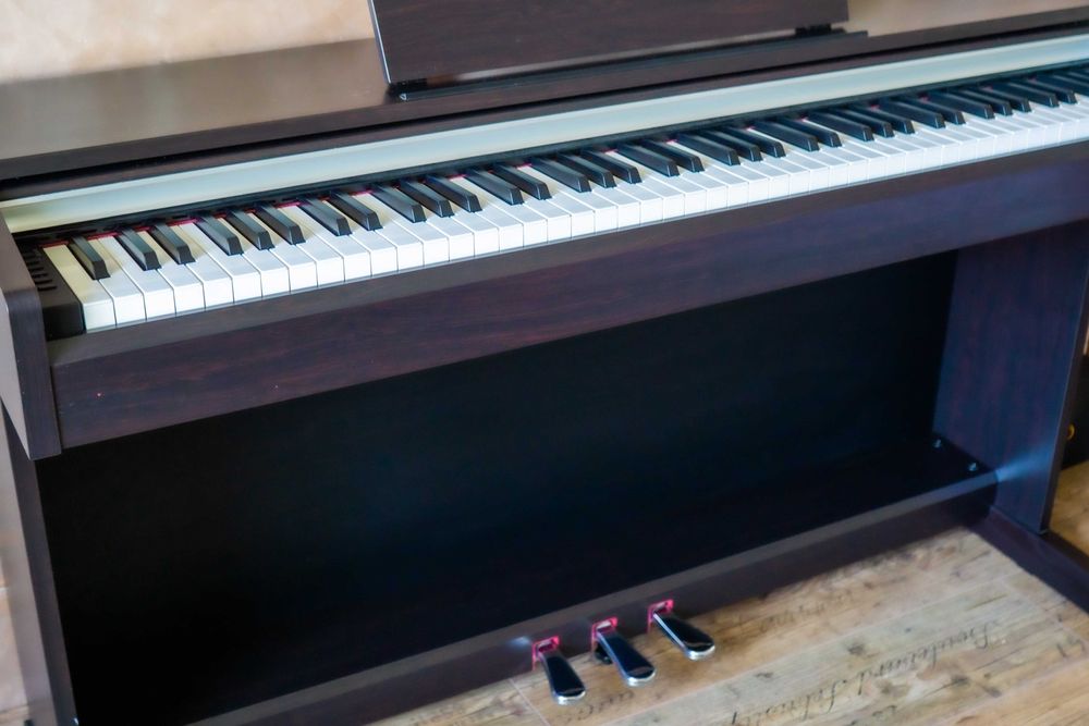 Pian digital YAMAHA Arius YDP 142-Rosewood 88 clape grele, 3 pedale