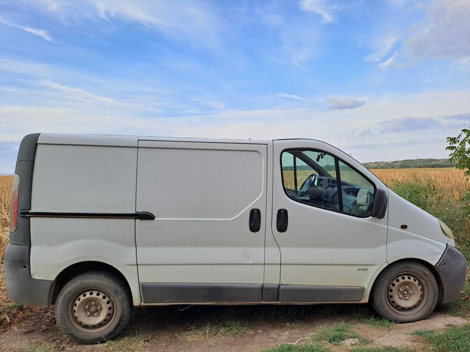 продавам бус опел виваро