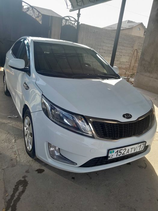Машина Kia rio, 2013