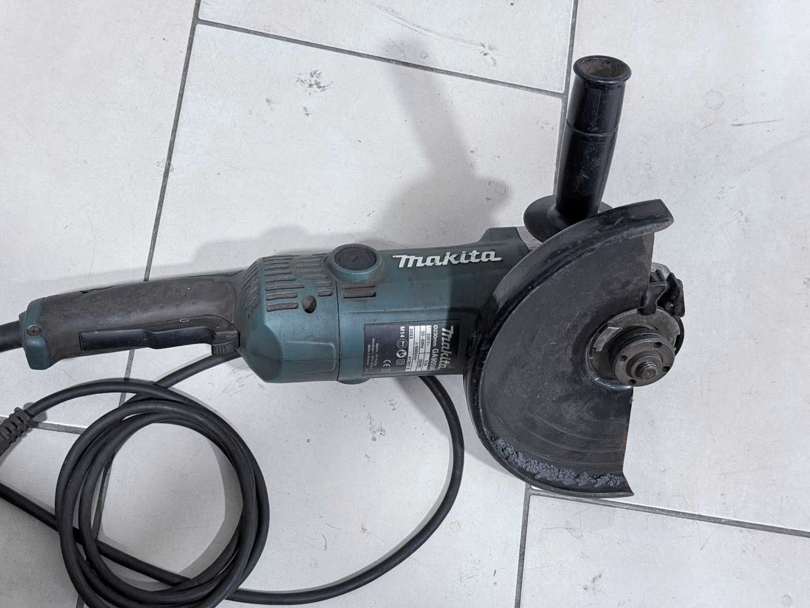 Продавам Ъглошлайф Makita GA9050R