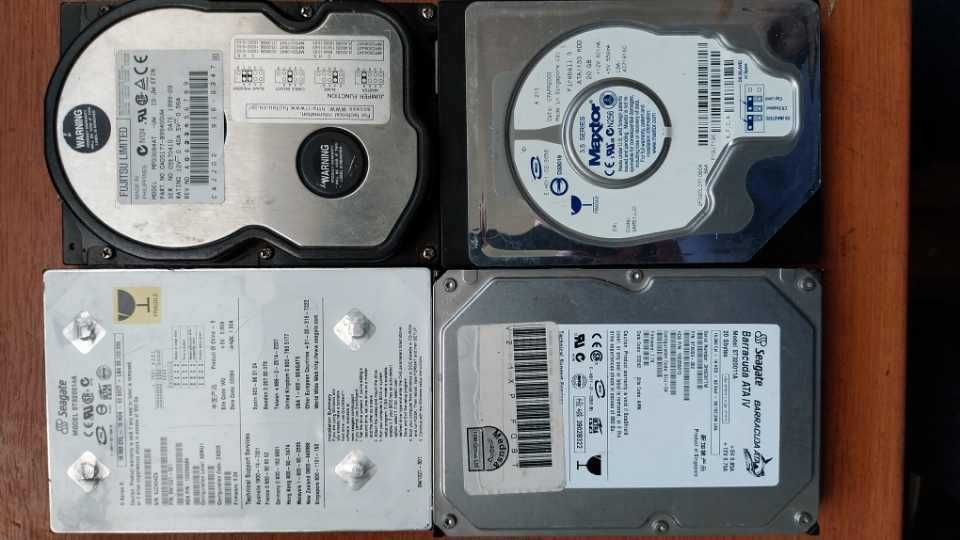 Хард дискове 6 броя.