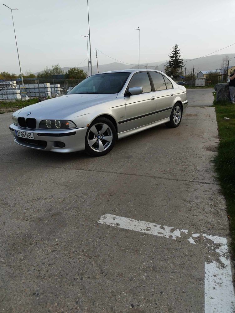 Vând BMW E39 facelift