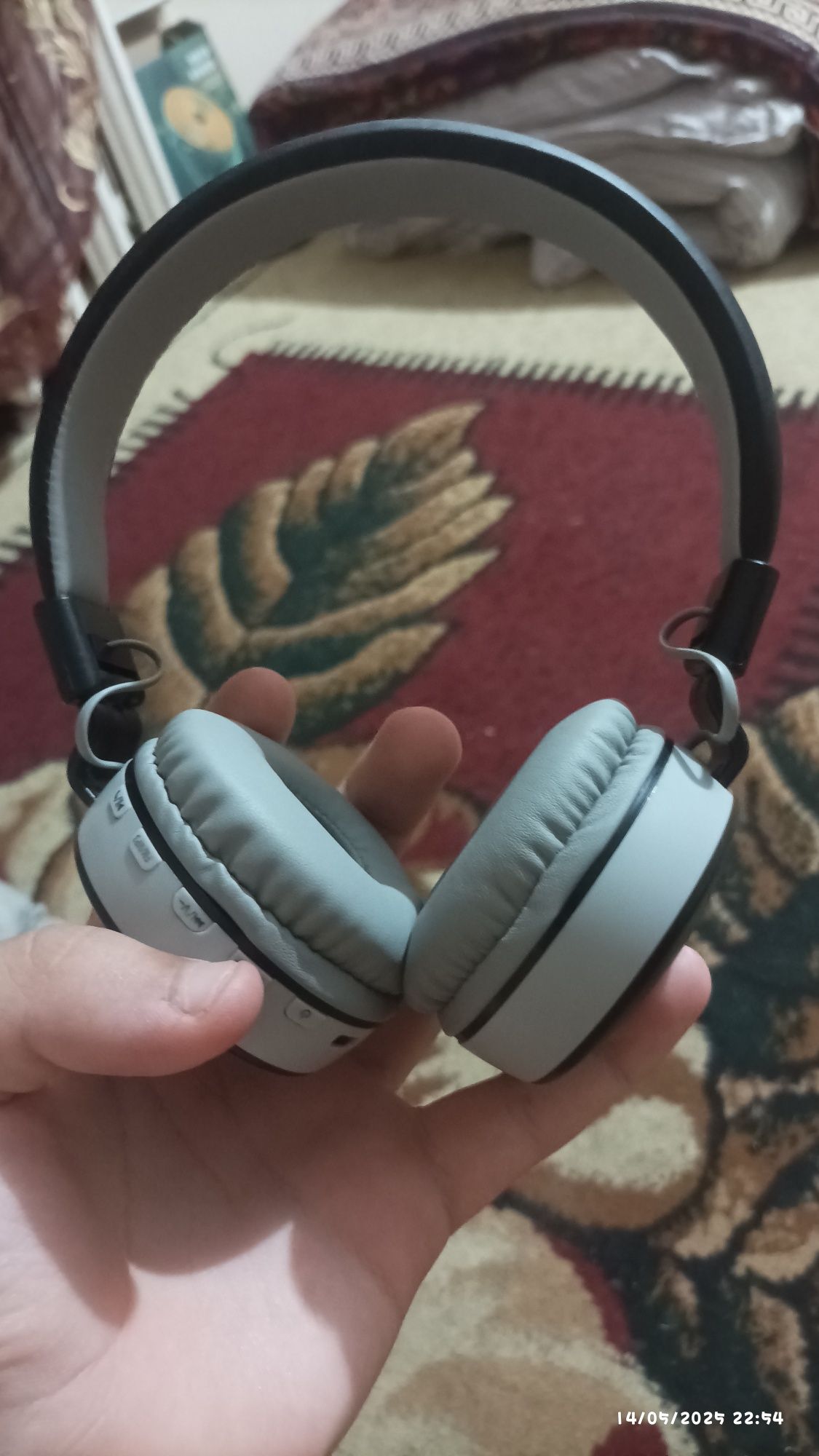 JBL headphones sotiladi
