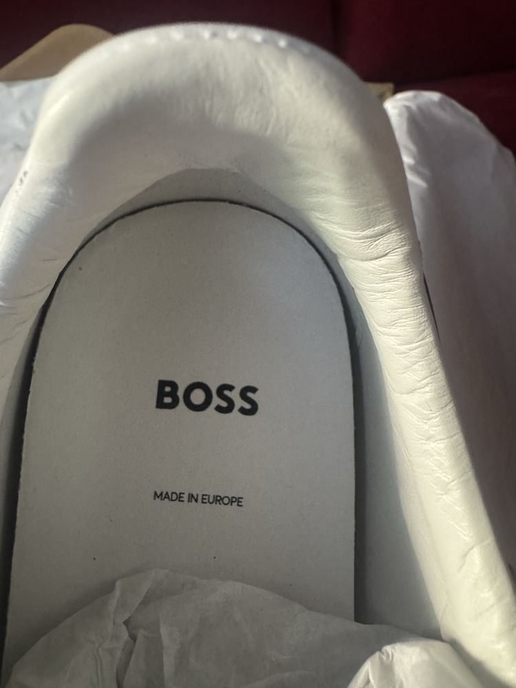 Adidasi Boss noi