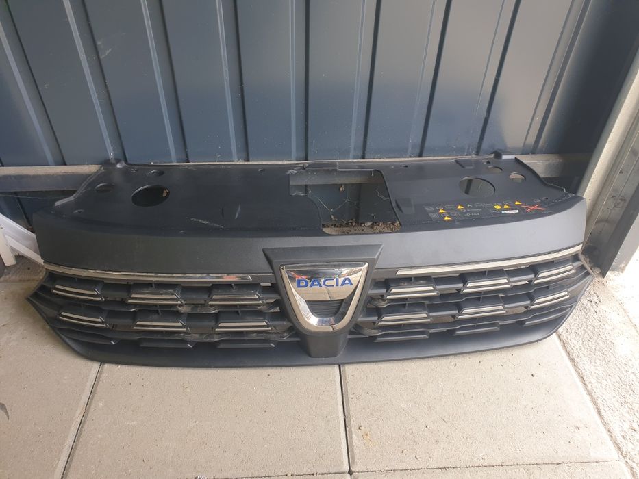 Vand grila față  dacia sandero 3