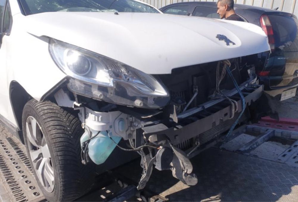 Peugeot 2008 1.6HDI на части