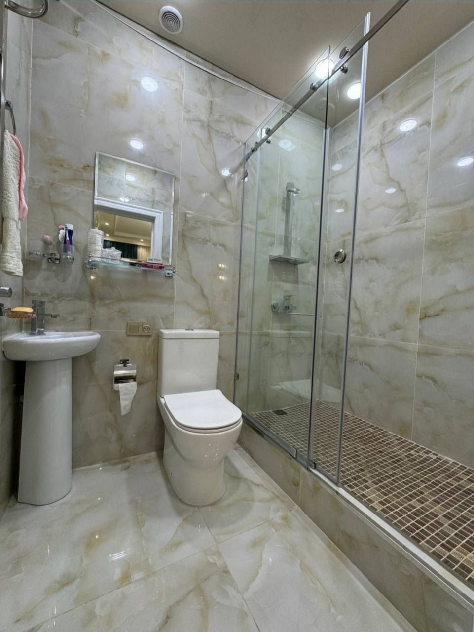 Продажа паркенсткая улица М-Улугбек район 4х ком. 106 кв.м
