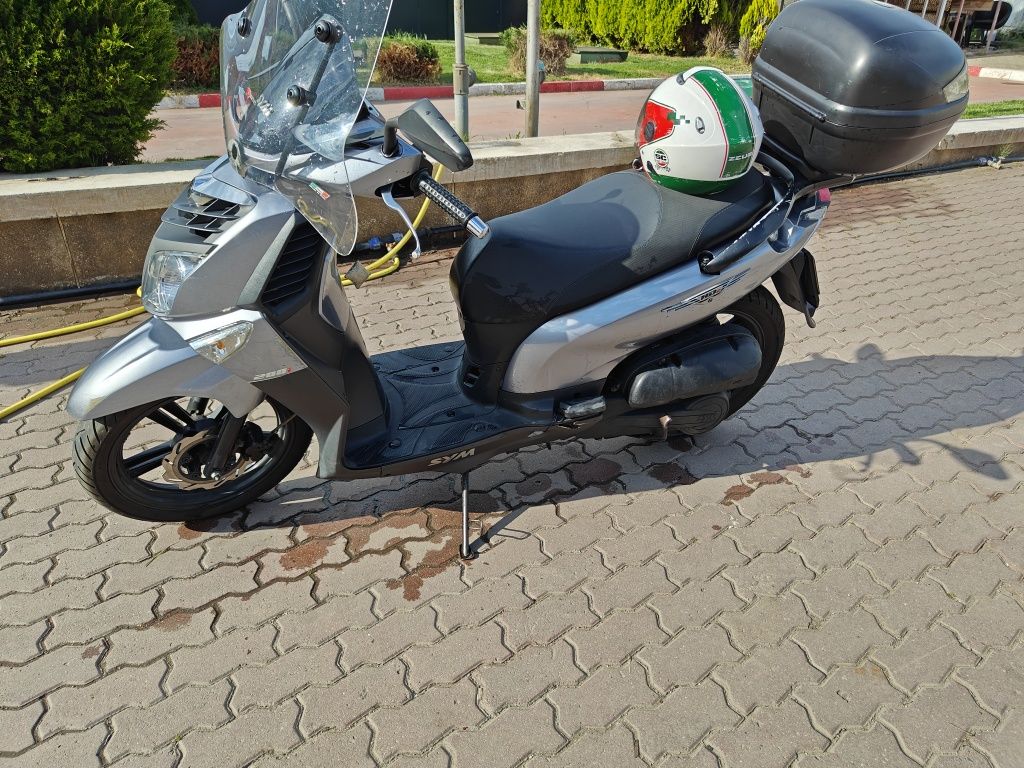 Перфектен скутер SYM HD200