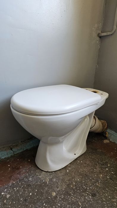 Продам унитаз для дома