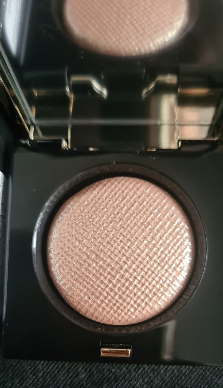 Bobbi Brown Moonstone.