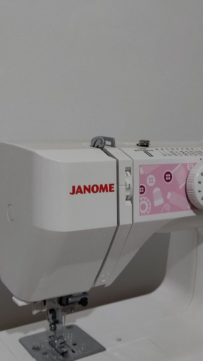 Продам швейную машинку Janome Dress code