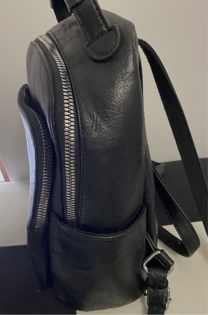 Нова дамска кожена чанта/раница