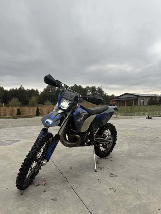 Vând Husaberg 300