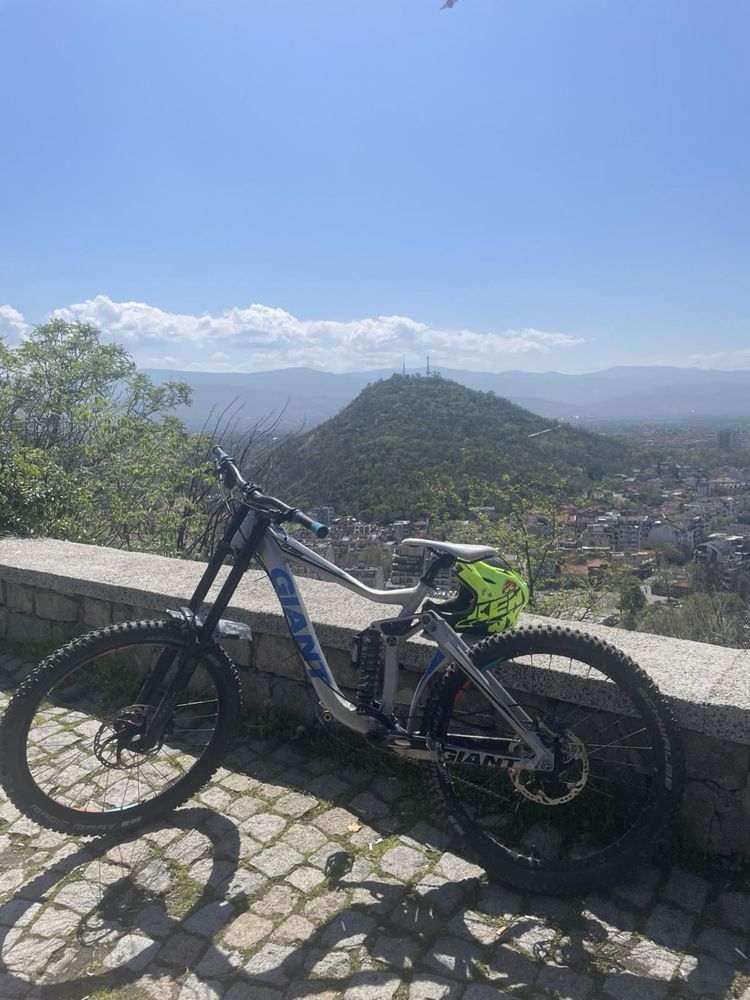 Giant Glory DH велосипед за спускане