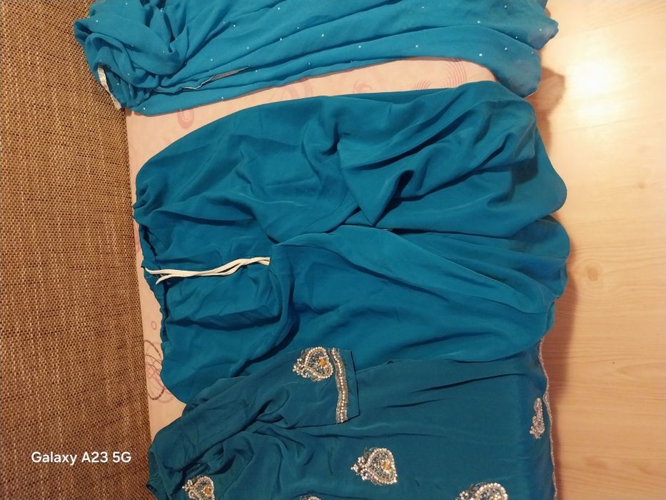 Sari de indianca albastru cu pietre