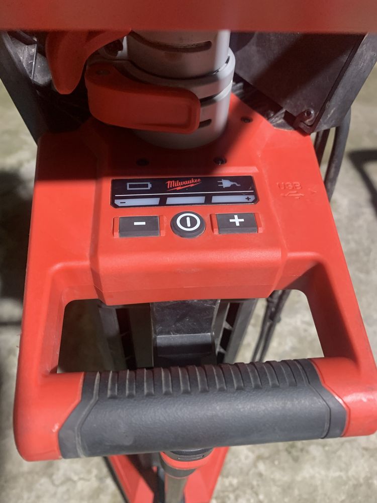 Milwaukee M18 HOSALC/лед лампа професионална