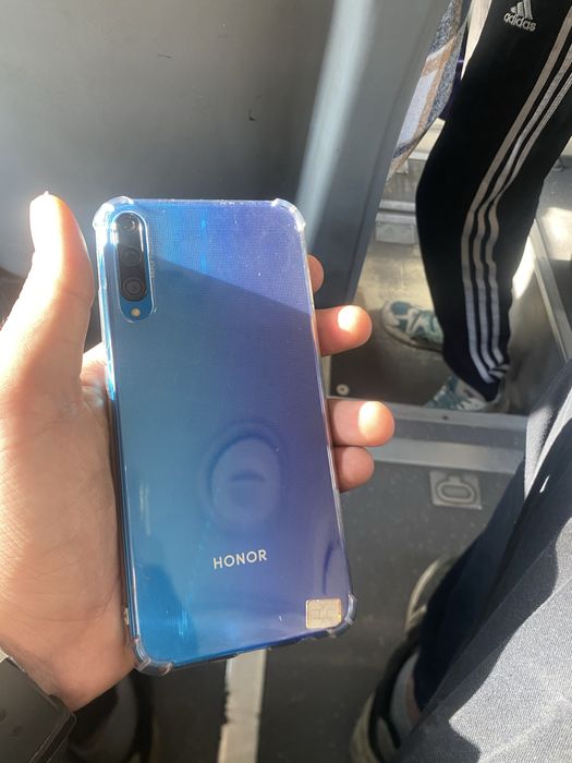 Продам телефон Honor