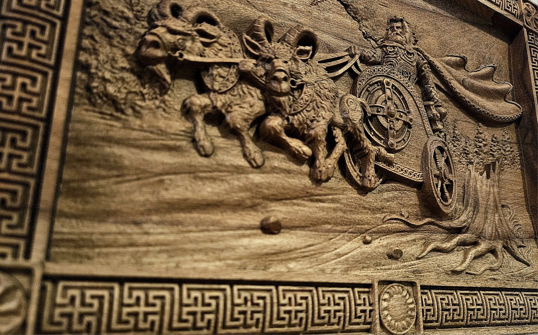Дърворезба:THOR – Мощта на гръмотевиците, издълбана в дърво