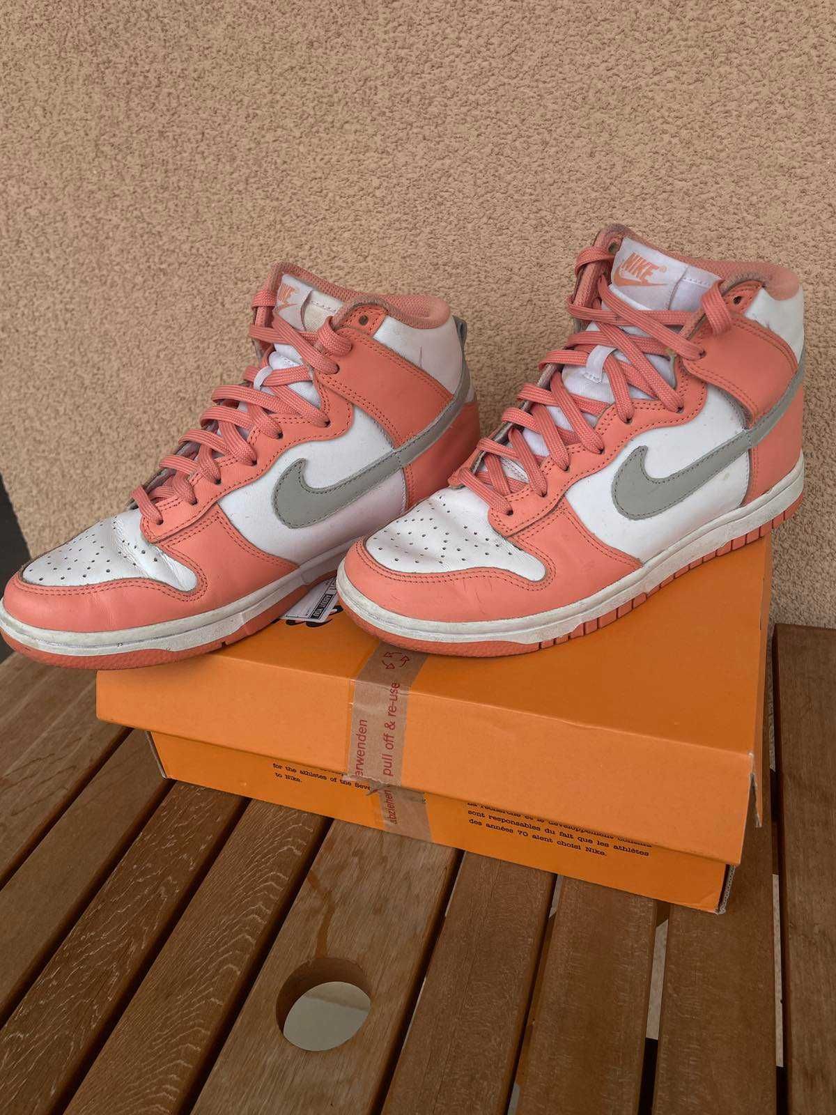 Продава много запазени кецове NIKE, Номер -37,5,